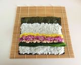 食用菊の華やかおもてなし巻き寿司作り方4写真
