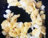 おあげと卵のおにぎり♪中身はむきえび作り方2写真