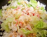 手軽で美味☆カニカマとレタスの炒飯作り方5写真