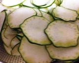 餃子の皮でズッキーニピザ作り方1写真