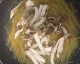 きのことベーコンの中華風ピリ辛パスタ作り方3写真