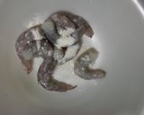 えびと玉ねぎのピリ辛炒め作り方1写真