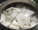 聖護院だいこんと鶏もも肉の煮物作り方1写真