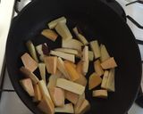 サツマイモと豚バラの麻婆風作り方1写真