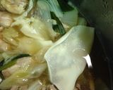 余った餃子皮は鍋に！作り方1写真