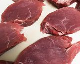 簡単♪豚ヒレ肉のデミグラスソース煮込み♡作り方1写真