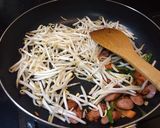 もやしとウインナーのガリバタ炒め☆作り方5写真