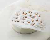 ヒョウ柄のステンシルデコケーキ作り方5写真