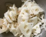 レンコンとひき肉のきんぴら作り方1写真