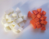 レンジで簡単☆大根と人参のそぼろ煮。作り方1写真