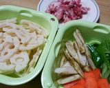お肉を入れてボリュームUP☆根菜きんぴら作り方1写真