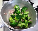 ブロッコリーとベーコンの炒めもの作り方4写真