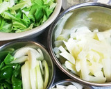 豚肉と野菜のにんにく胡麻味噌マヨ炒め作り方1写真