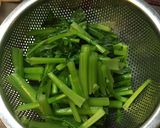 かぶの葉と鶏胸肉のスパイシー炒め作り方1写真