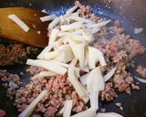 キャベツとレンコンの挽き肉炒め。作り方3写真