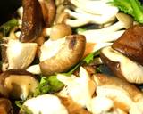バター醤油香る*簡単春菊ときのこの酒蒸し作り方1写真