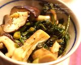 バター醤油香る*簡単春菊ときのこの酒蒸し作り方3写真