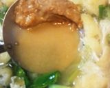 チンゲン菜と玉ねぎと油揚げの味噌汁作り方5写真