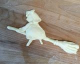 楽しく作ろう！魔女の宅急便☆リースパン作り方12写真