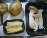 いつもと違った具材でも美味♡キムチーズ鍋作り方1写真
