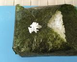 ヘルシーそぼろと卵のおにぎらず。お弁当に作り方4写真