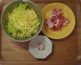 白菜と豚肉のスープ作り方1写真