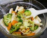レンジで簡単！たっぷり野菜のソース蒸し作り方2写真
