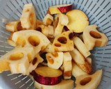 【節約】鶏むね肉と根菜の甘酢炒め作り方1写真