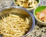 鶏ごぼうと舞茸、パルミジャーノのパスタ作り方1写真