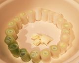 鶏胸肉&ふわふわ鶏団子の葱バタすき鍋♡作り方6写真