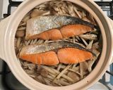 土鍋で炊き込みご飯☆焼き鮭ごはん作り方5写真