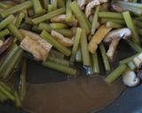 フキとキノコとしっとりあげの炒め煮作り方4写真