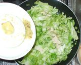簡単！野菜炒め♪キャベツ・卵・ソーセージ作り方5写真