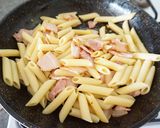 生クリーム使用☆濃厚ペンネカルボナーラ作り方5写真