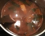 お味噌汁リメイク!旨辛うどん作り方1写真