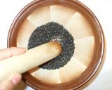 簡単！黒ゴマ餅♪レンジ・切り餅・おやつ♪作り方3写真