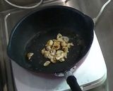 鶏皮のニンニク醤油炒め作り方2写真