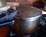 簡単圧力鍋で5分！甘さ控えめまっくろ黒豆作り方3写真