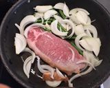 簡単美味しいランチ♪豚ロースステーキ丼！作り方2写真