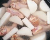 お酢でさっぱり！やわらか鶏大根♪作り方4写真
