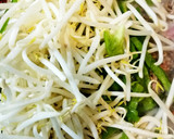 挽き肉とピーマンのもやし炒め作り方3写真