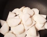 かぶと豚肉の簡単ガーリックマーガリン炒め作り方3写真