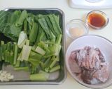 鶏レバーと砂肝と小松菜の炒め物作り方1写真