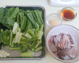 鶏レバーと砂肝と小松菜の炒め物作り方1写真