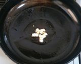 鶏レバーと砂肝と小松菜の炒め物作り方3写真