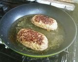簡単美味☆濃厚ソースの煮込みハンバーグ♪作り方3写真