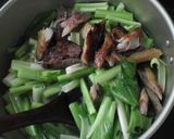 うるいと焼きサバの煮込み作り方4写真