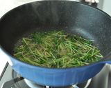 受験生応援レシピ♪　豆苗たまごとじうどん作り方1写真