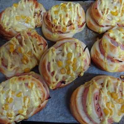惣菜パンの王道✿ハムチーズオニオン✿ by ｱﾄﾘｴ沙羅 【クックパッド