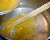簡単！やさしい春菊と卵の味噌汁作り方2写真